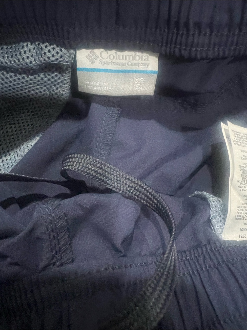 Columbia Navy Athletic Shorts with Elastic Waist and Pockets - Picture 3 of 4